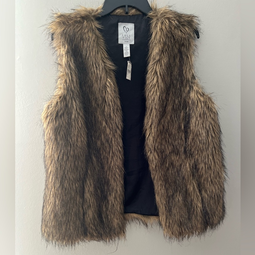 NWT Faux Fur Vest size Large Brown and Tan with Hook Closure